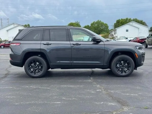 New 2026 Baltic Gray Metallic Clear-Coat Exterior Paint Jeep Laredo image 2