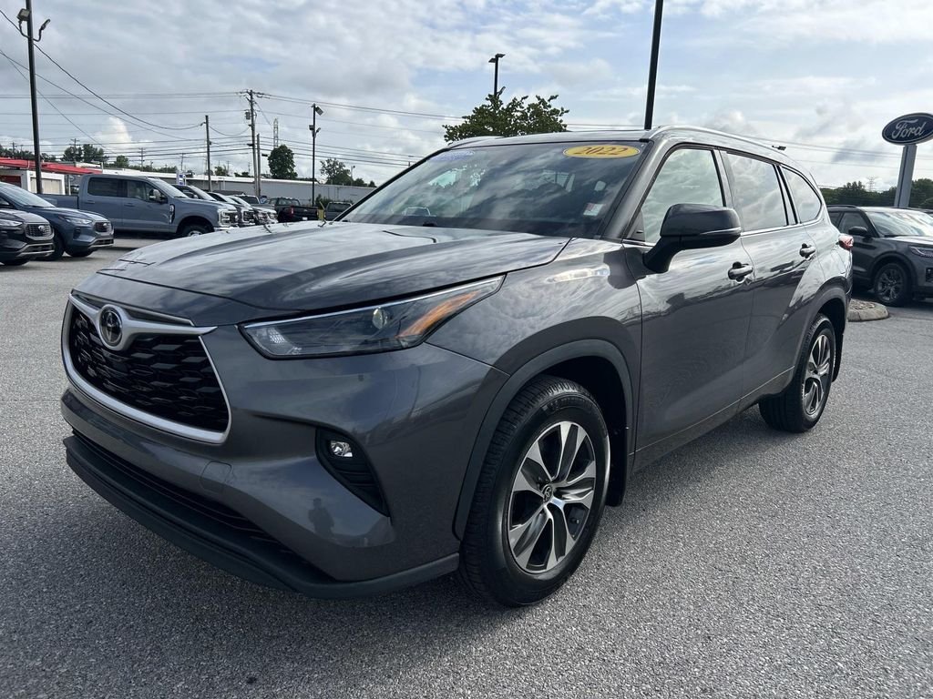 Certified Used 2022 Magnetic Gray Metallic Toyota XLE image 7
