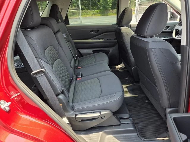 2026 Nissan Pathfinder SV - Photo 12