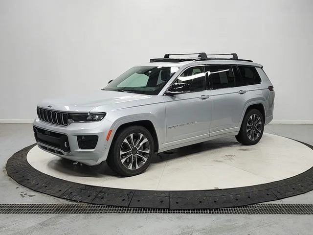 Used 2023 Silver Jeep Overland image 3