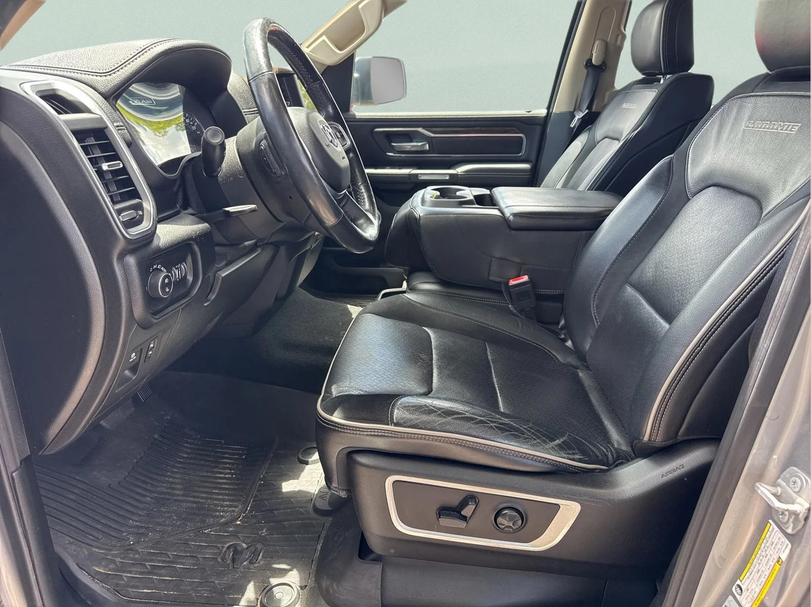 Used 2019 Billet Silver Metallic Ram Laramie image 21
