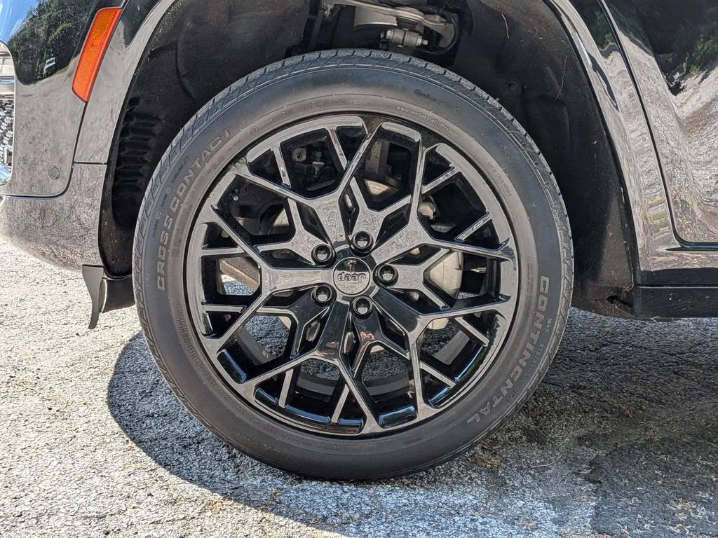 Used 2023 Black Jeep Summit Reserve image 39