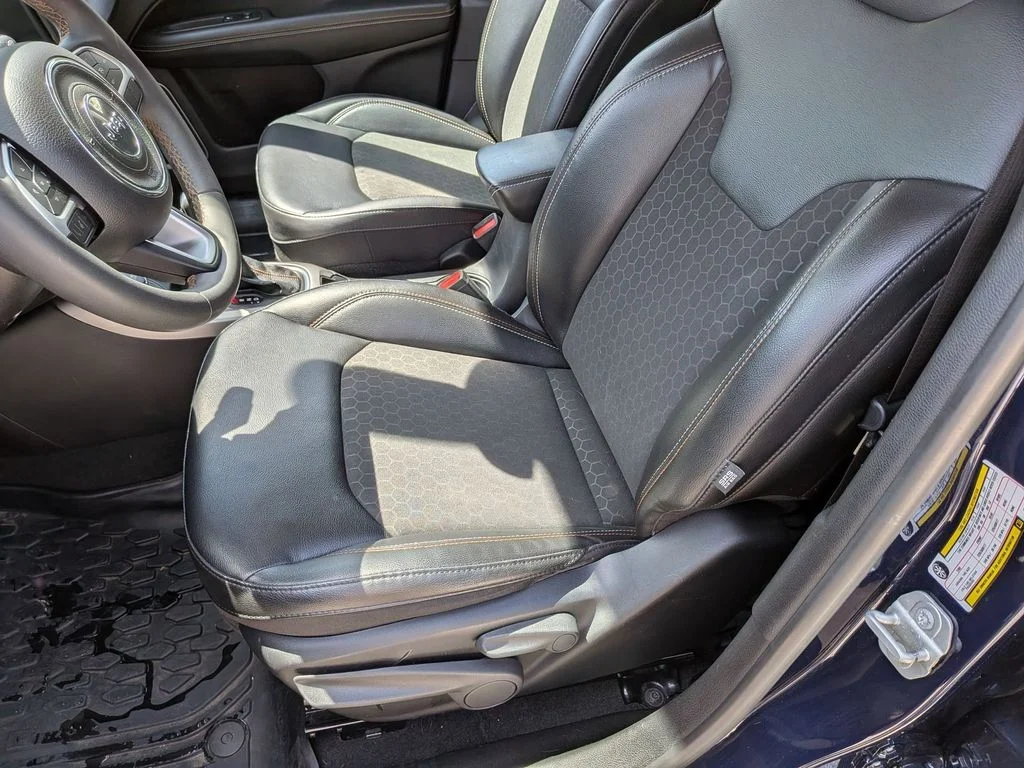 Used 2021 Blue Jeep Latitude image 19