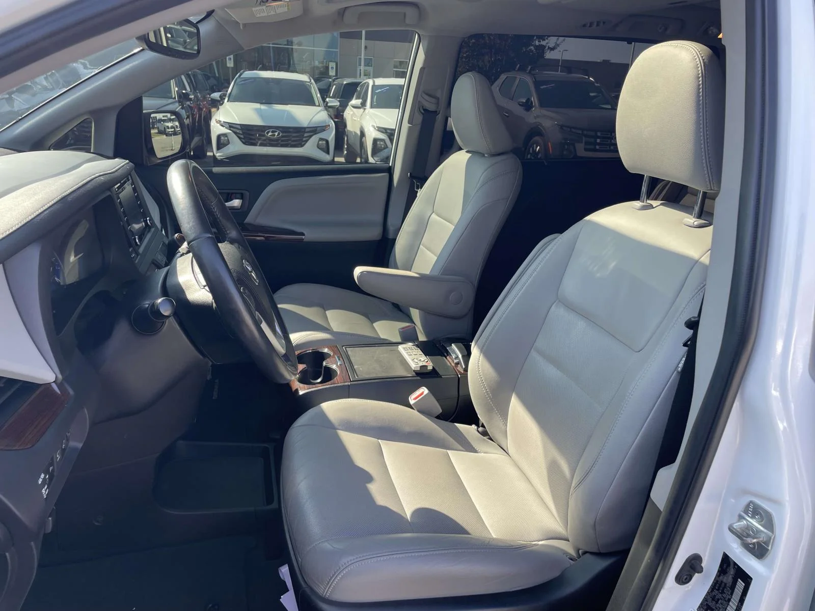 Used 2019 Blizzard Pearl Toyota Limited Premium image 9