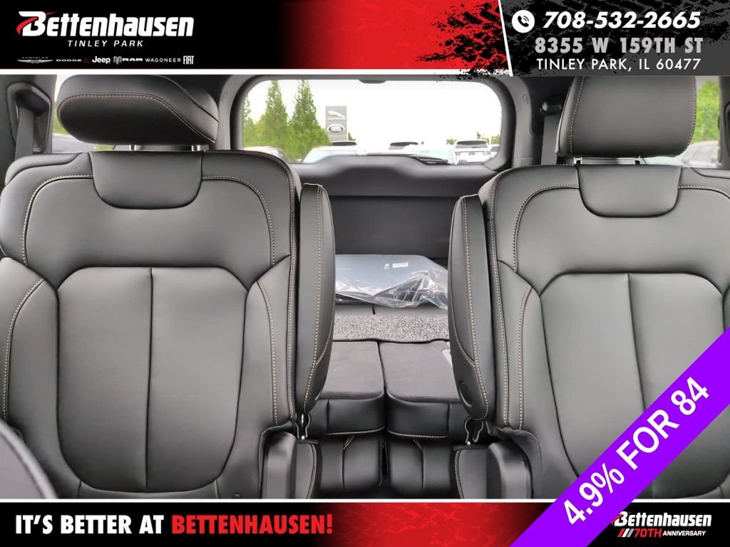 New 2026 Bright White Clear-Coat Exterior Paint Jeep Limited image 24