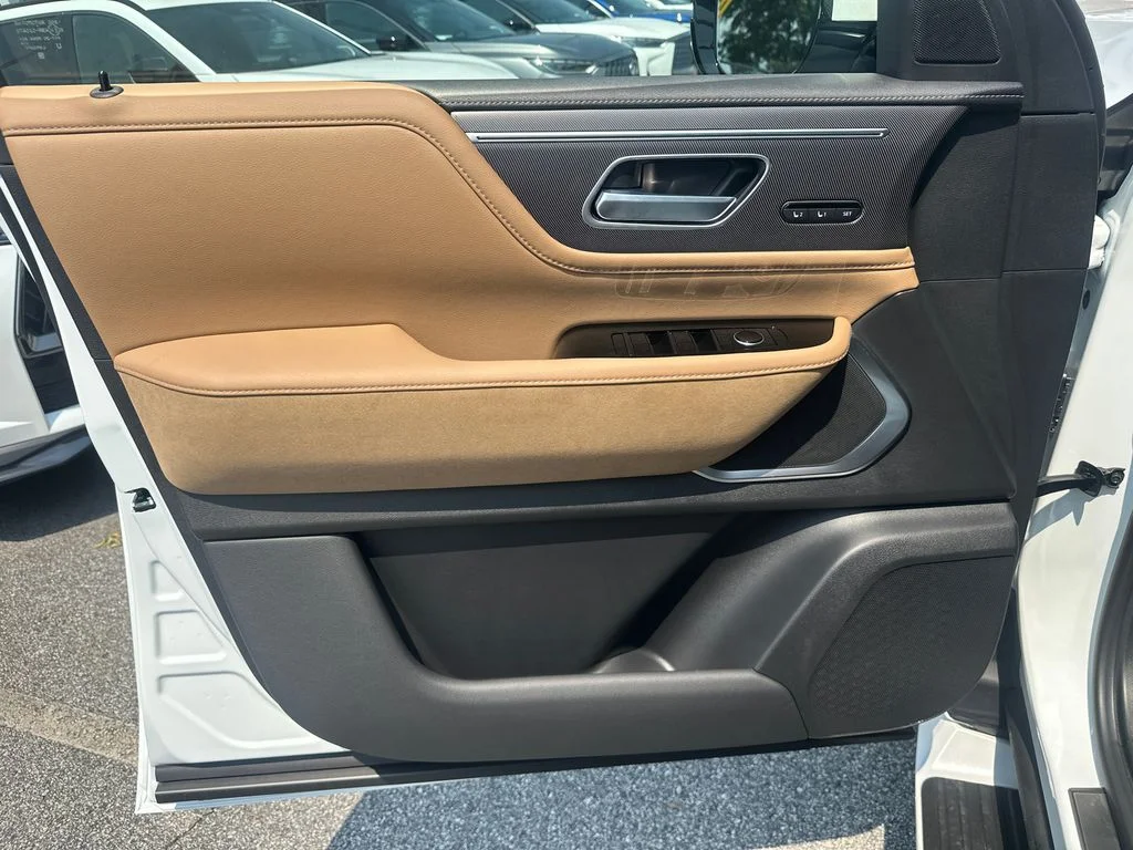 New 2027 RADIANT WHITE INFINITI Luxe 4WD image 10