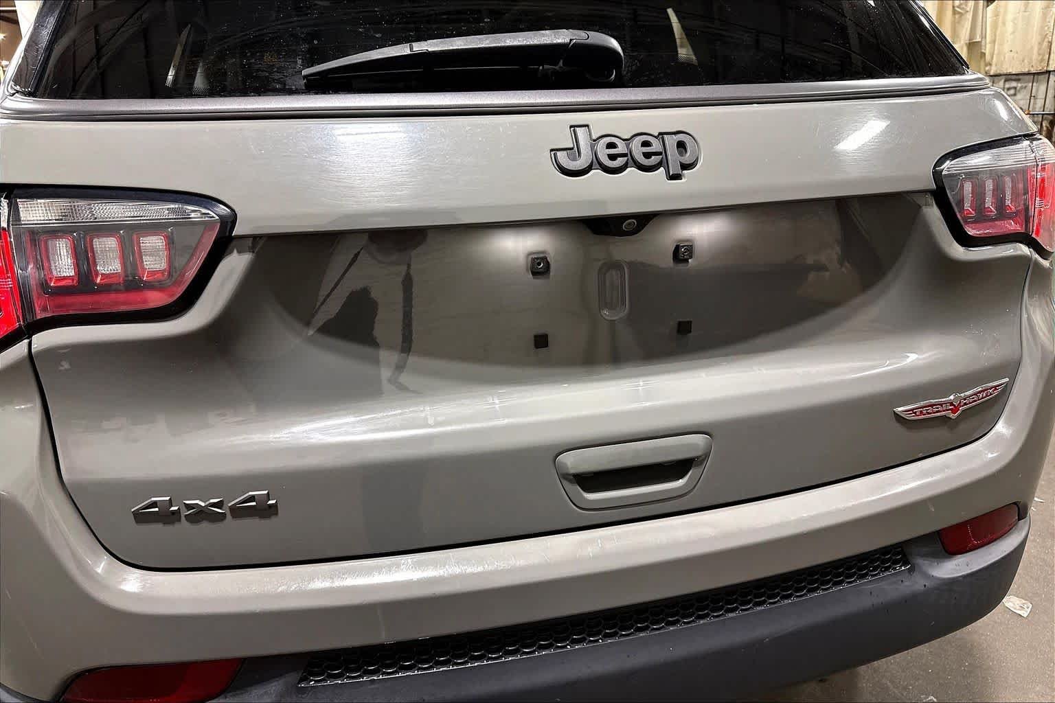 Used 2020 Sting-Gray Clearcoat Jeep Trailhawk image 30