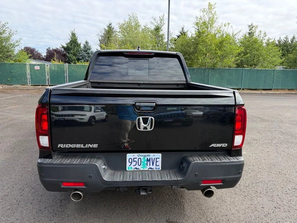 Used 2021 Crystal Black Pearl Honda Black Edition image 6