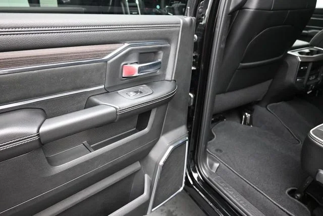 New 2026 Diamond Black Crystal Pearl-Coat Exterior Paint RAM Laramie image 12