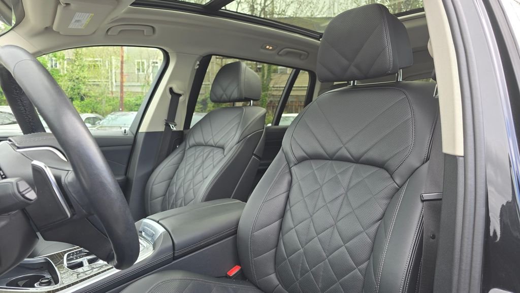 Used 2024 Black Sapphire Metallic BMW xDrive40i image 21