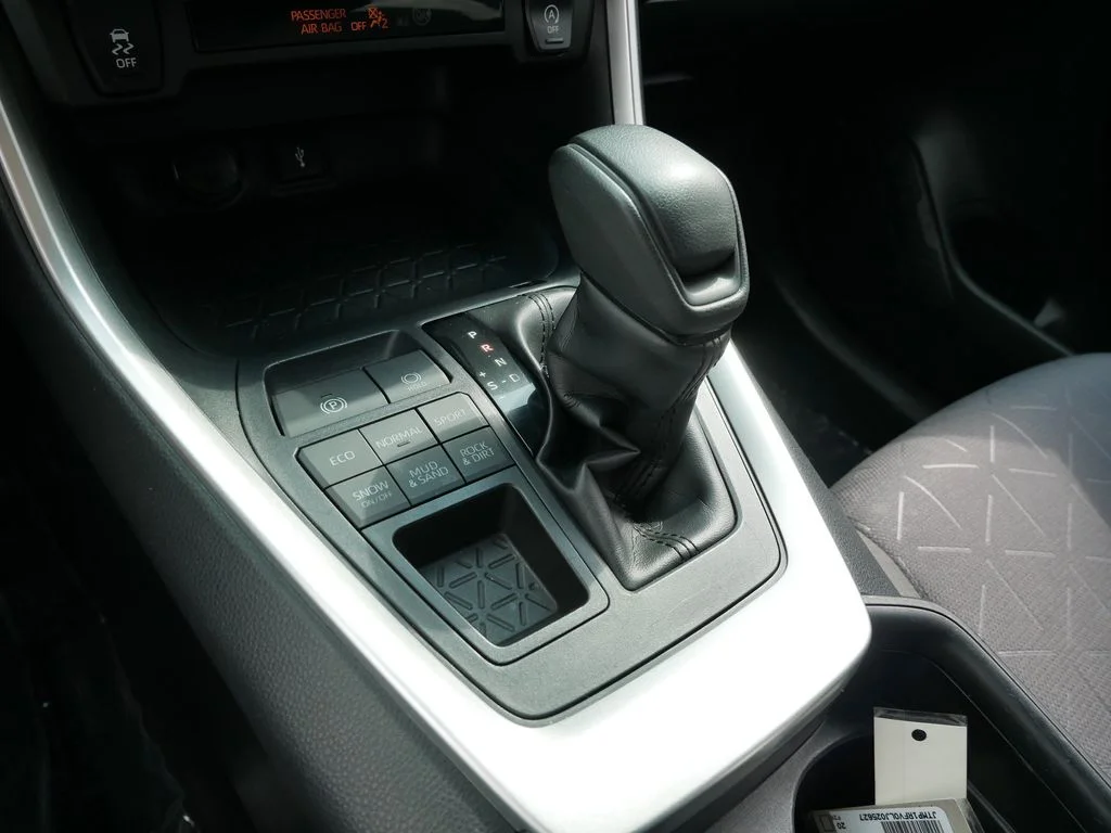 Used 2020 Silver Toyota XLE image 23