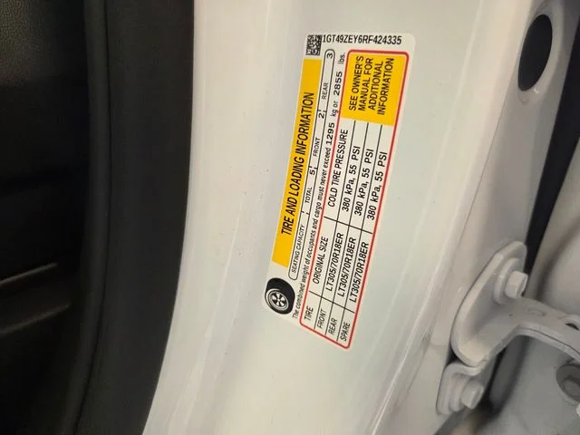 Used 2024 White GMC AT4X image 18