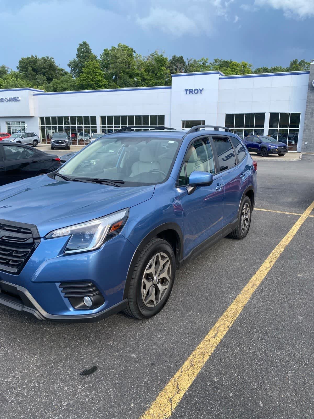 Used 2022 Horizon Blue Pearl Subaru Premium image 1