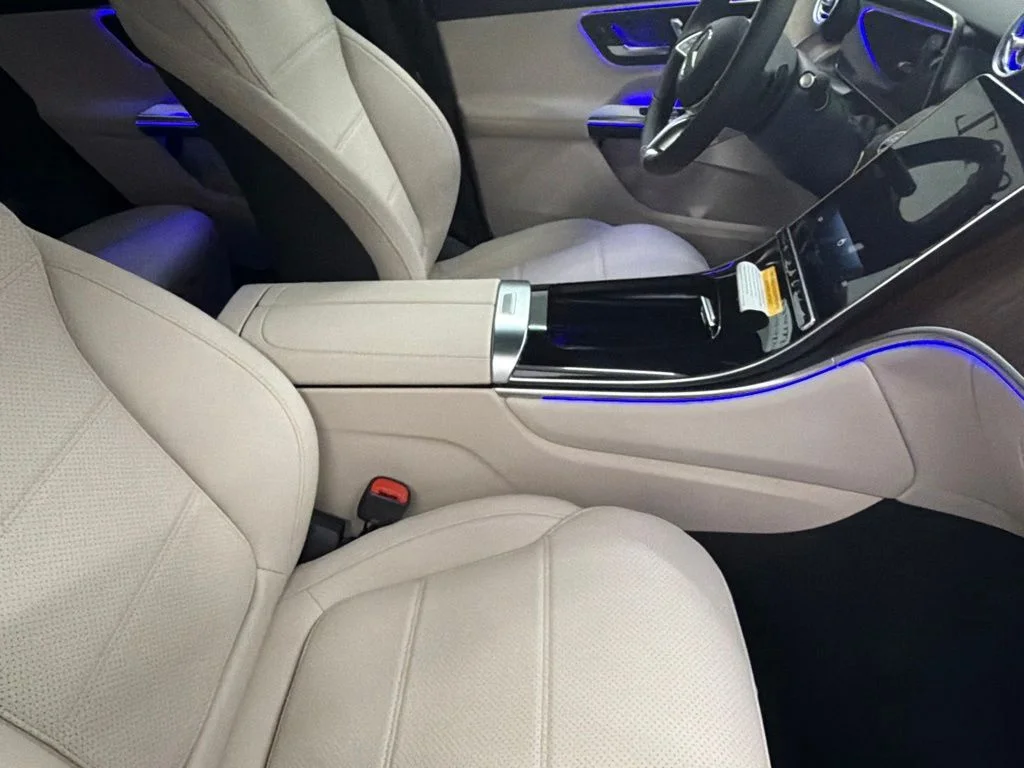 New 2027 White Mercedes-Benz GLC 300 image 29