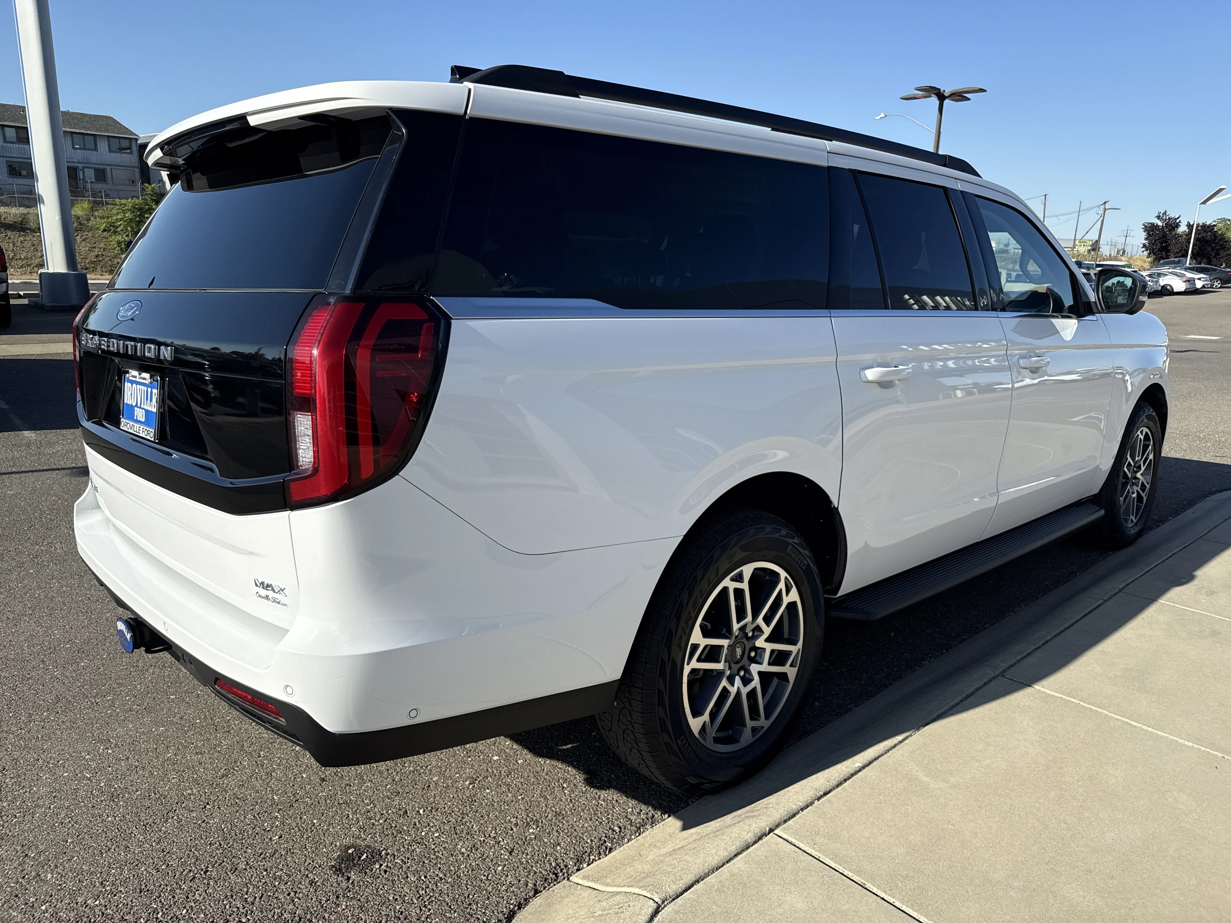 Used 2025 Oxford White Ford Active image 5