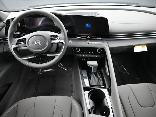 Certified Used 2025 White Hyundai SEL Convenience image 13