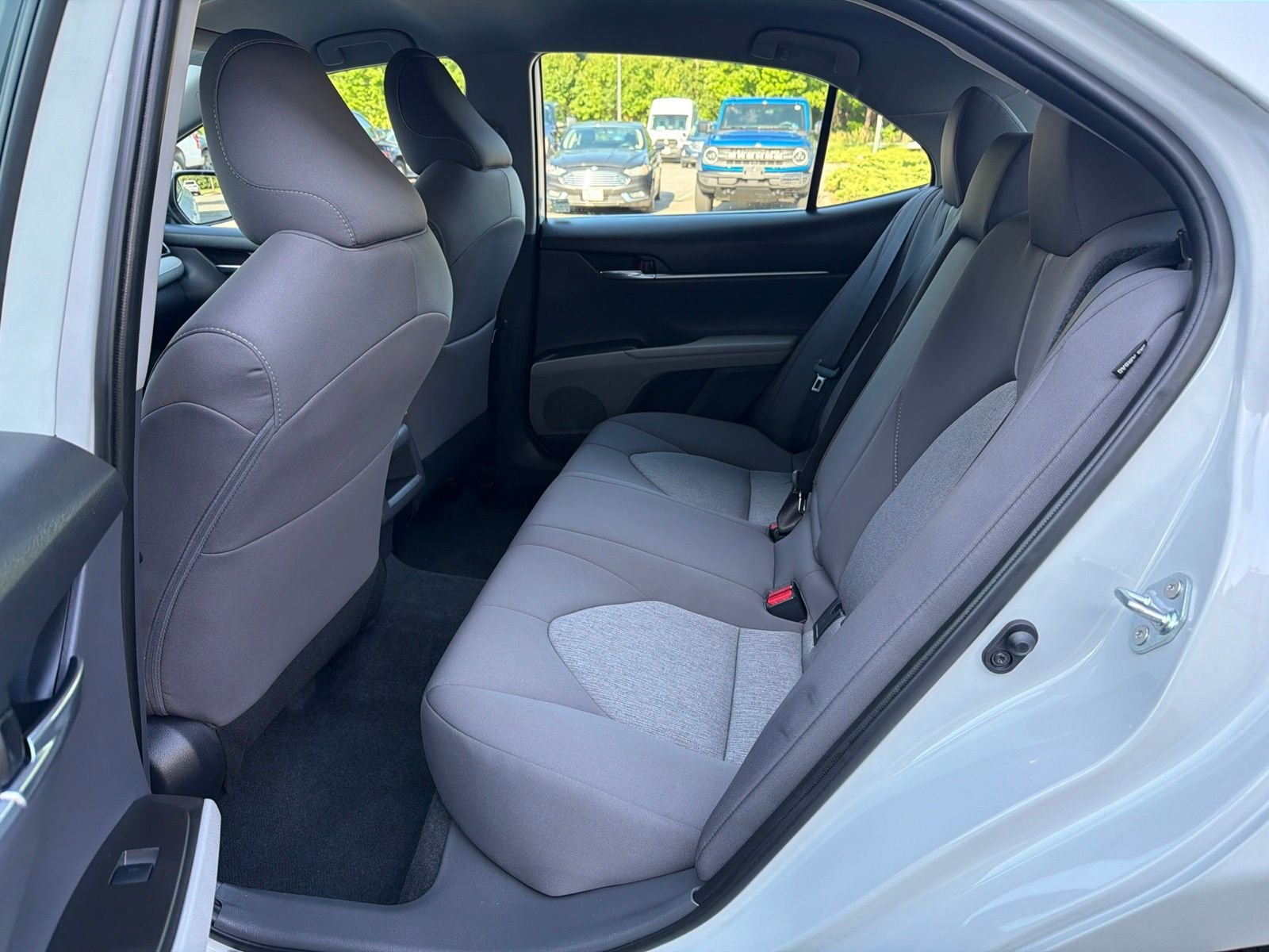 Used 2022 White Toyota LE image 6