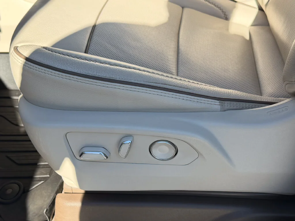 2023 GMC Yukon Denali - Photo 31