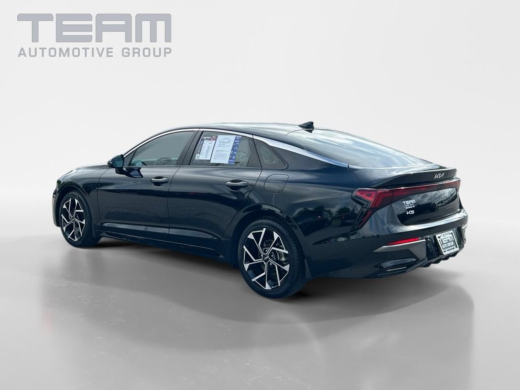 Used 2025 Black Kia EX image 5