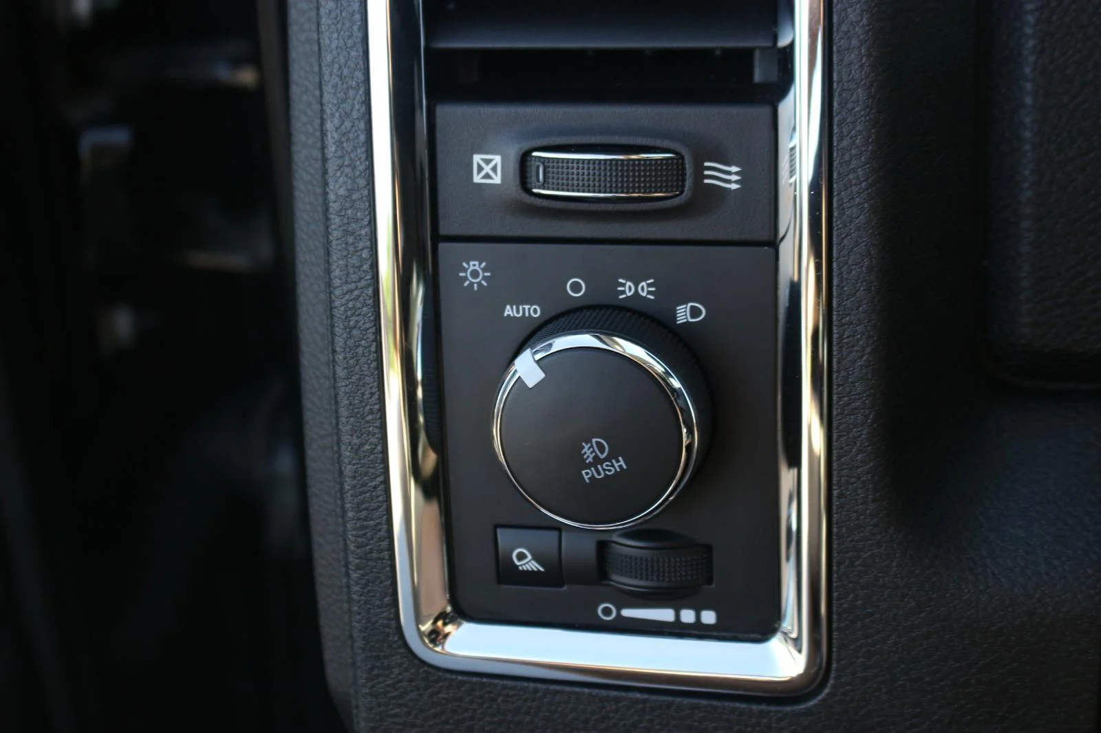 Used 2017 Black Ram Laramie image 32