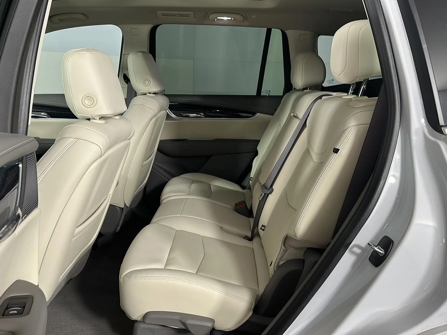 Used 2023 Crystal White Tricoat Cadillac AWD Premium Luxury image 31