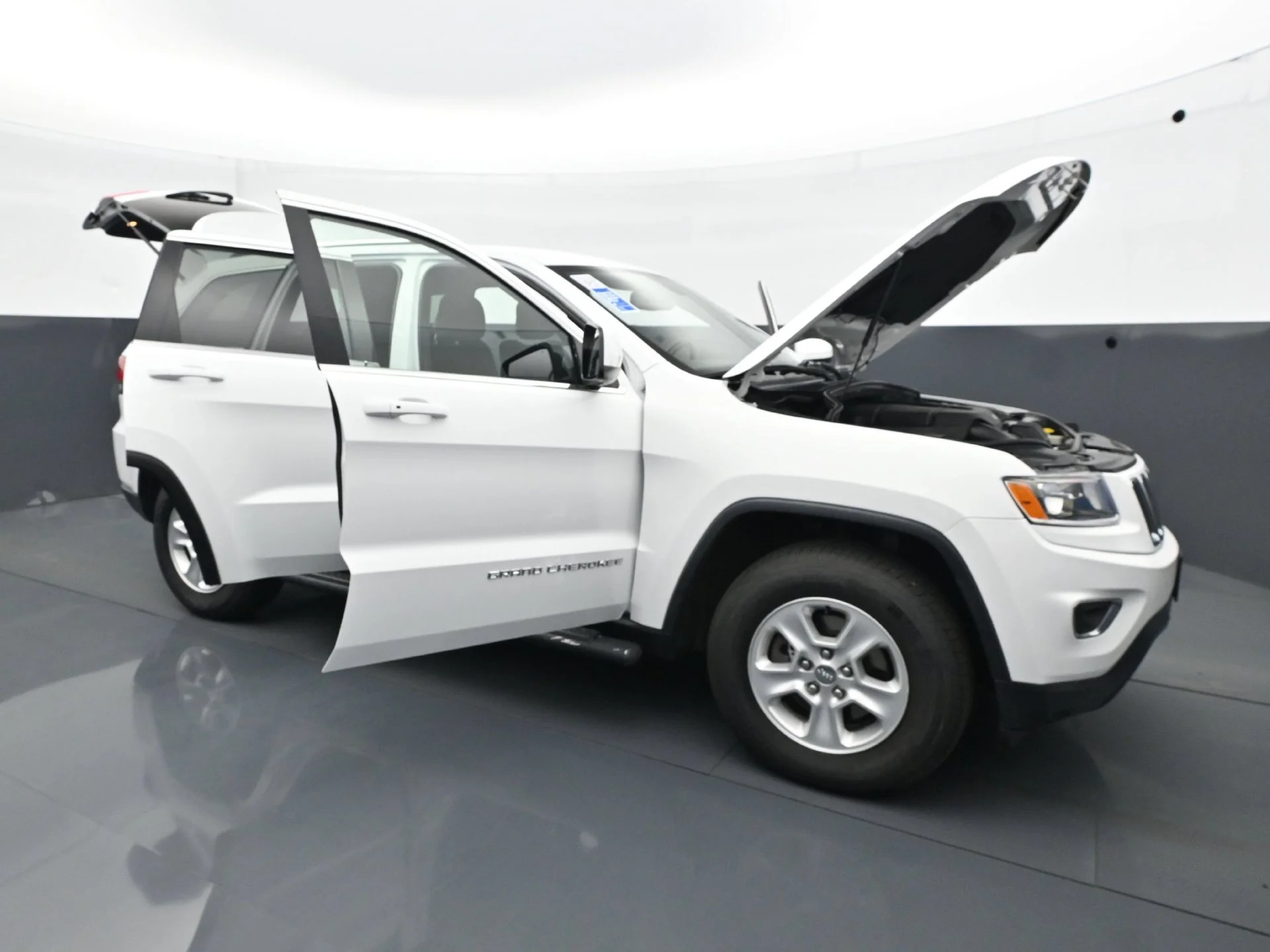 Used 2015 Bright White Clearcoat Jeep Laredo image 36
