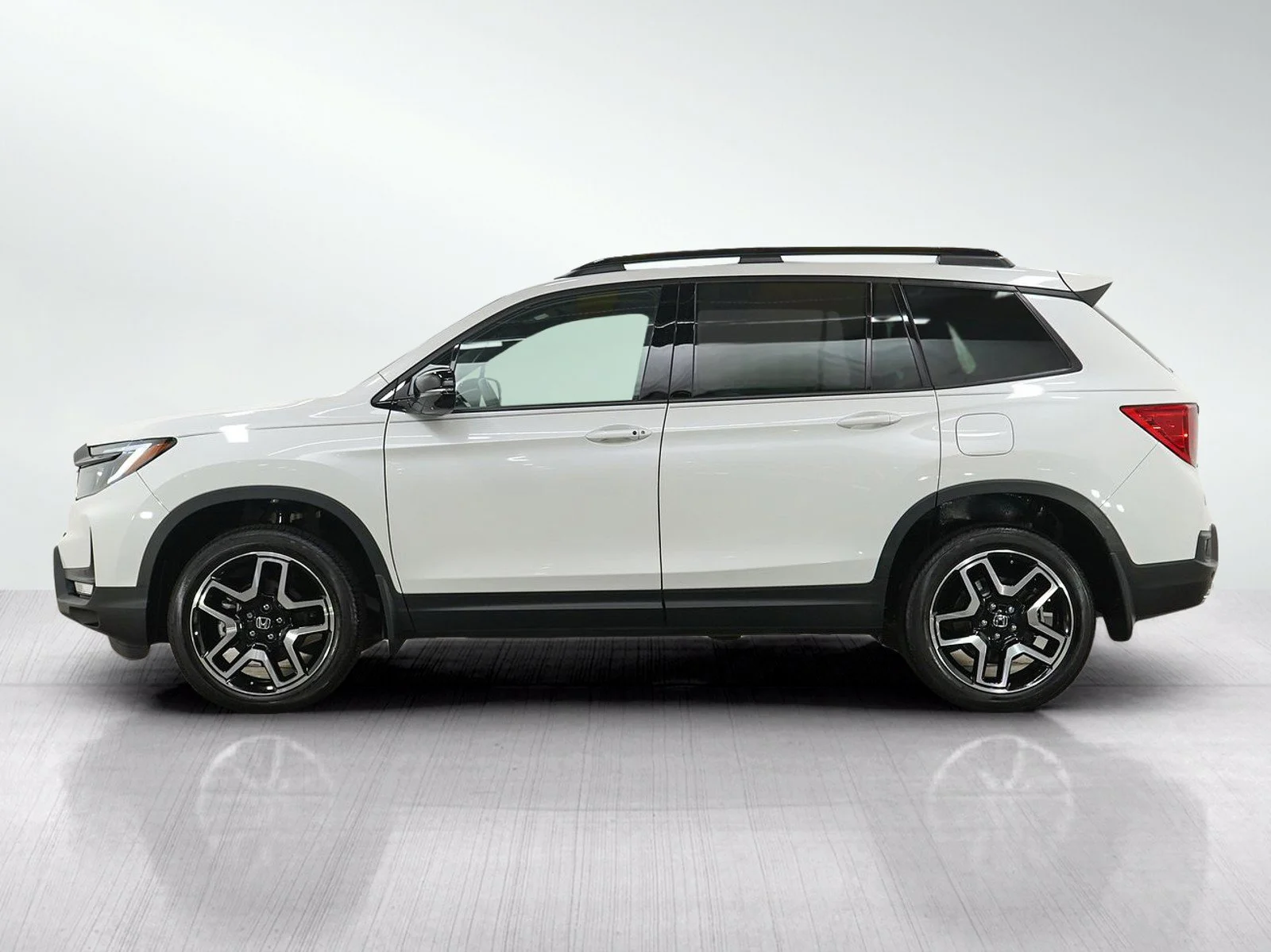 Used 2023 Honda Passport Elite with VIN 5FNYF8H0XPB012544 for sale in Burnsville, Minnesota