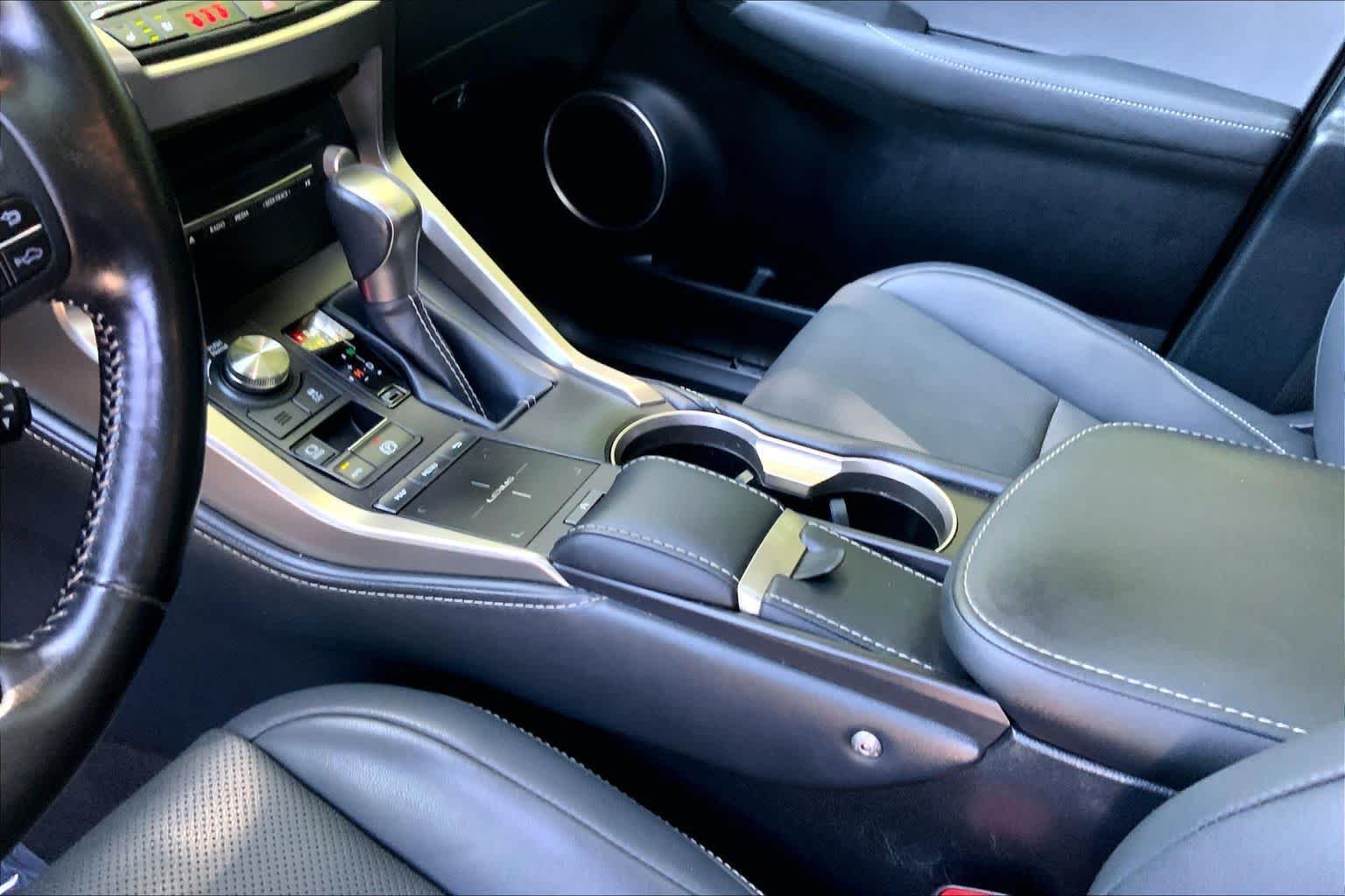 2021 Lexus NX 300 - Photo 16