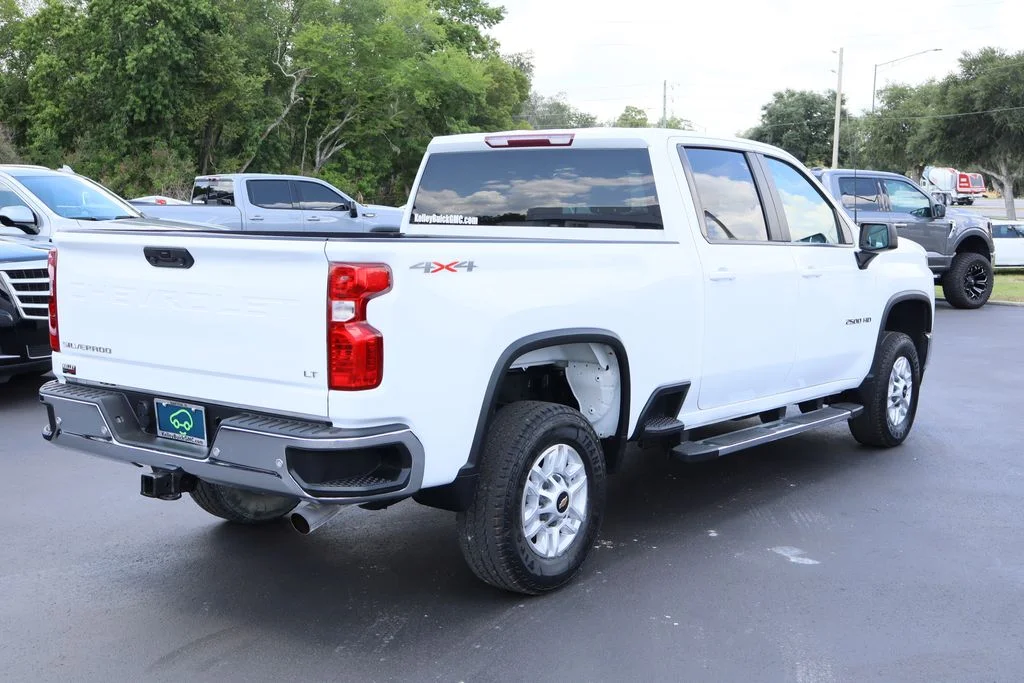 Used 2022 White Chevrolet LT image 9