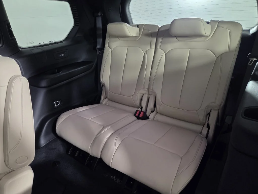 New 2026 Bright White Clear-Coat Exterior Paint Jeep Limited image 17