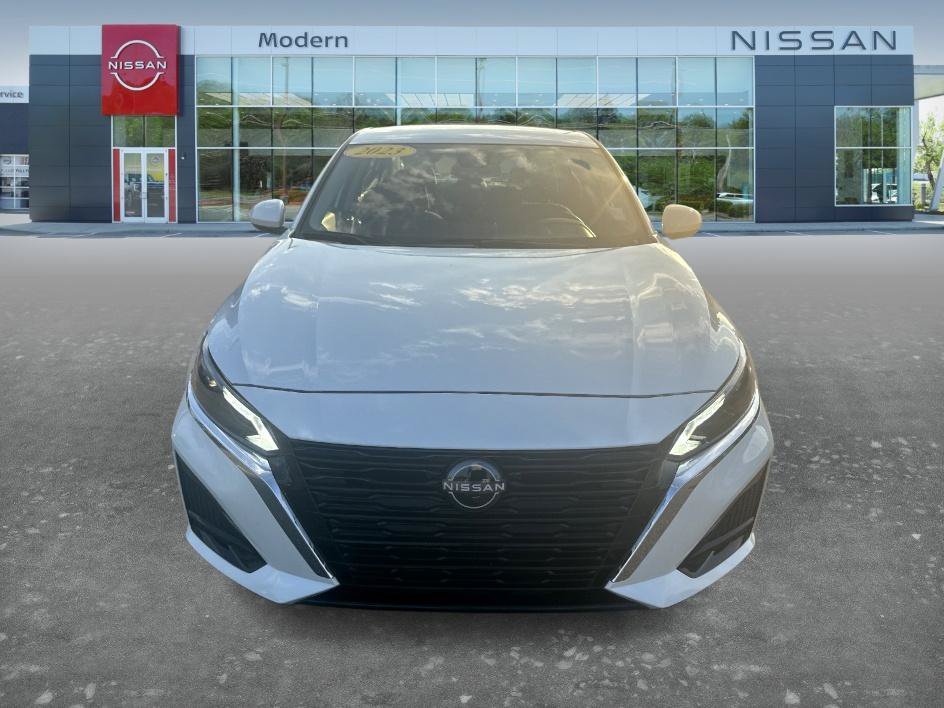 Used 2023 Pearl White Tricoat Nissan 2.5 SV image 2