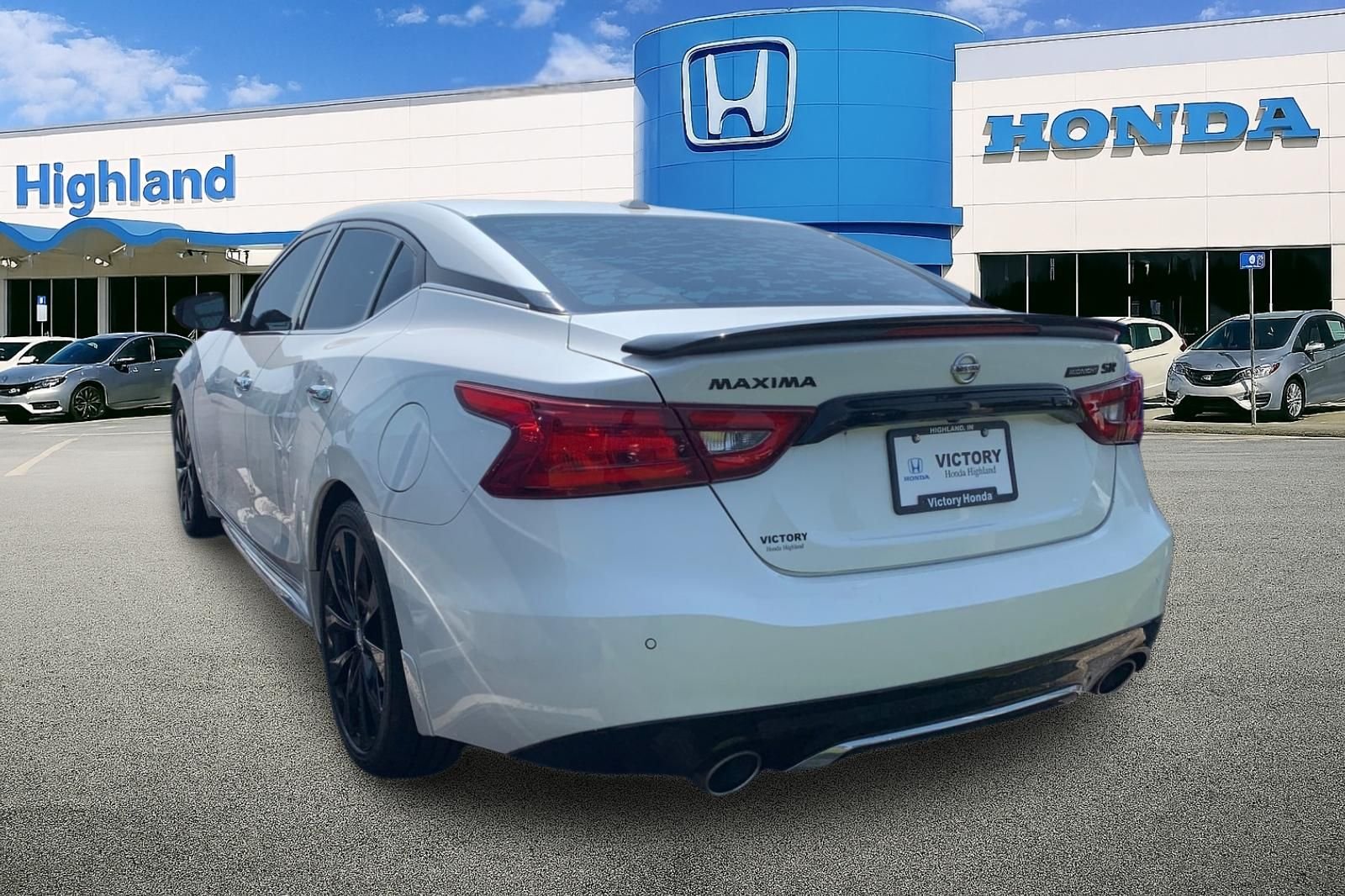 Used 2018 White Nissan SR image 2