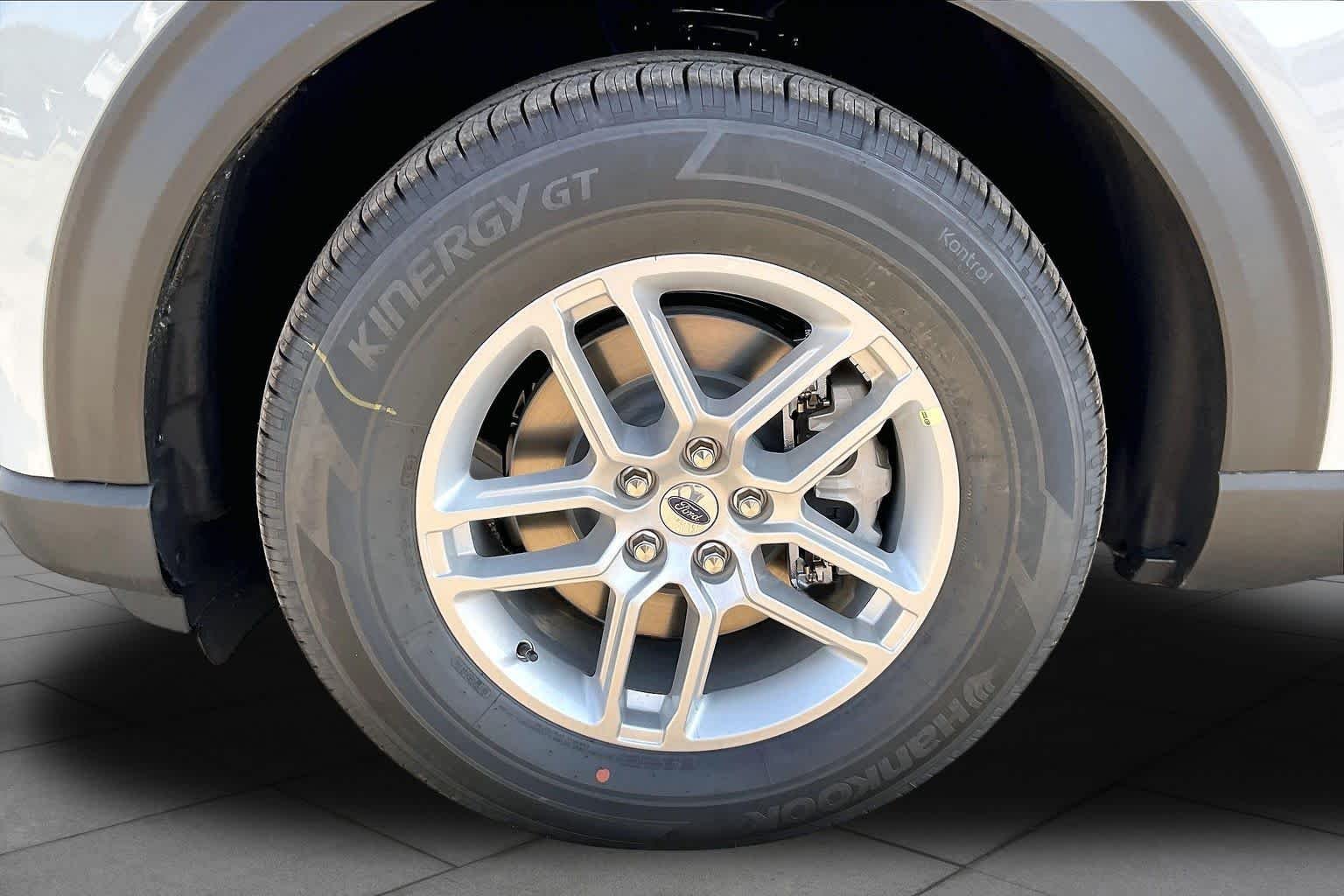 New 2027 Avalanche Gray Ford Active image 11