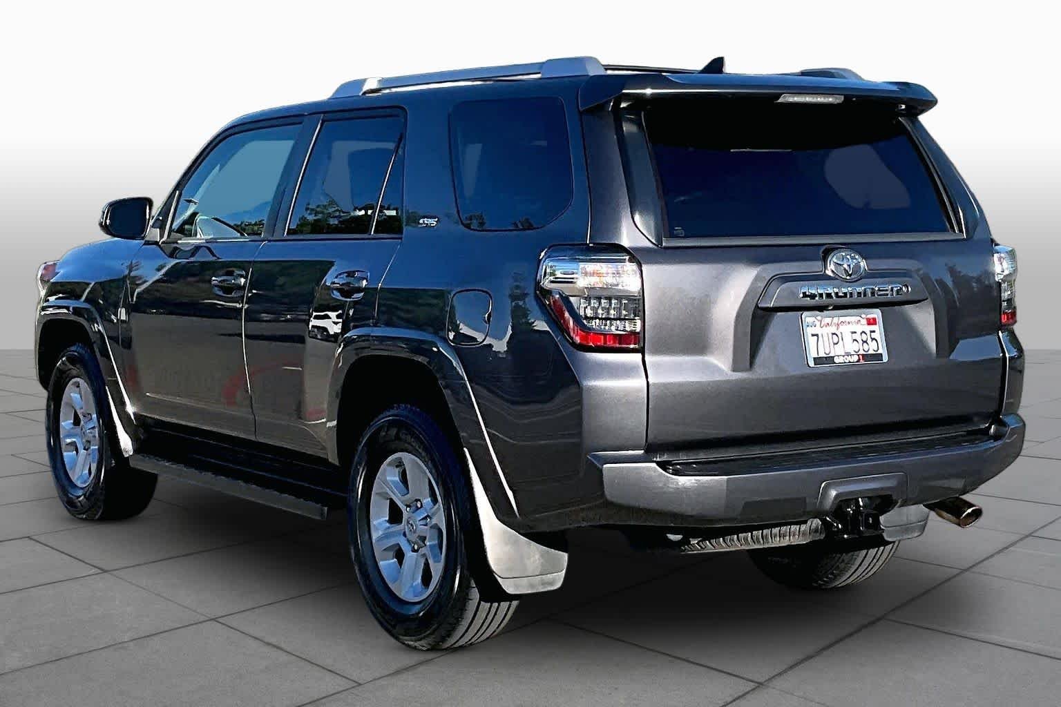 Used 2016 Magnetic Gray Metallic Toyota SR5 Premium image 11