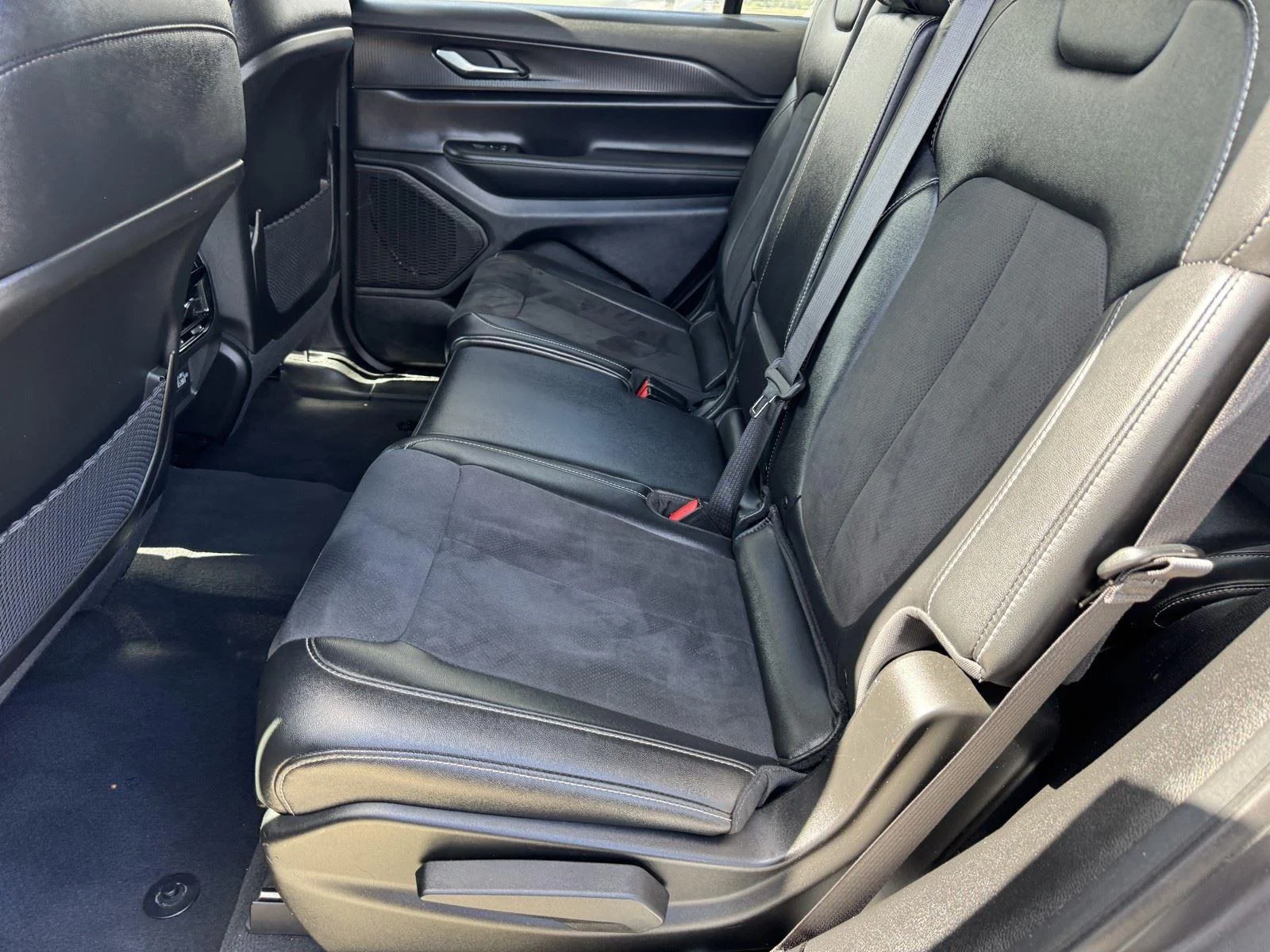 Used 2024 Baltic Gray Metallic Clearcoat Jeep Altitude image 15