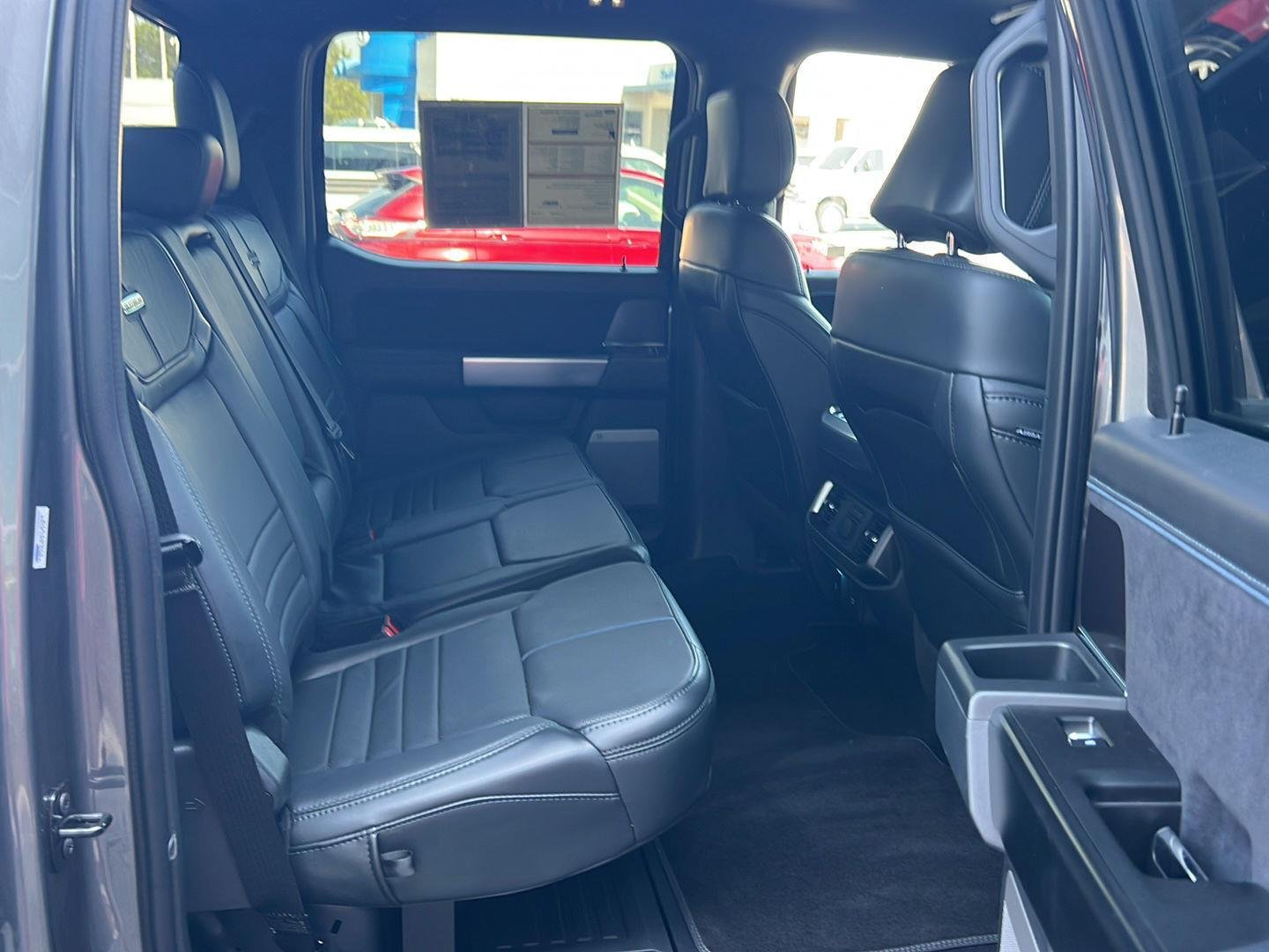 2024 Ford F-150 Platinum - Photo 13