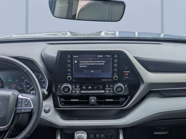 Used 2020 Black Toyota XLE image 19