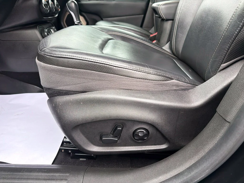 Used 2015 Black Jeep Limited image 25