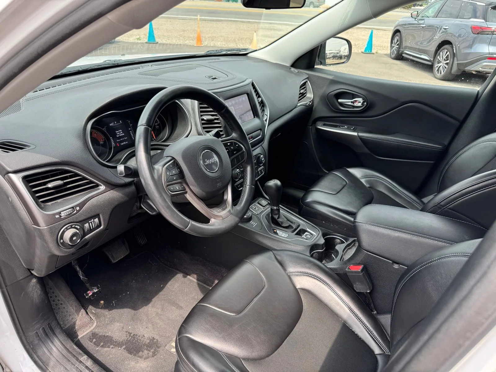 Used 2019 White Jeep Latitude Plus image 6