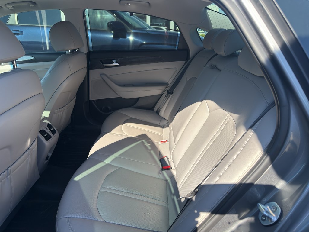 Used 2018 Metropolis Gray Hyundai Limited image 3