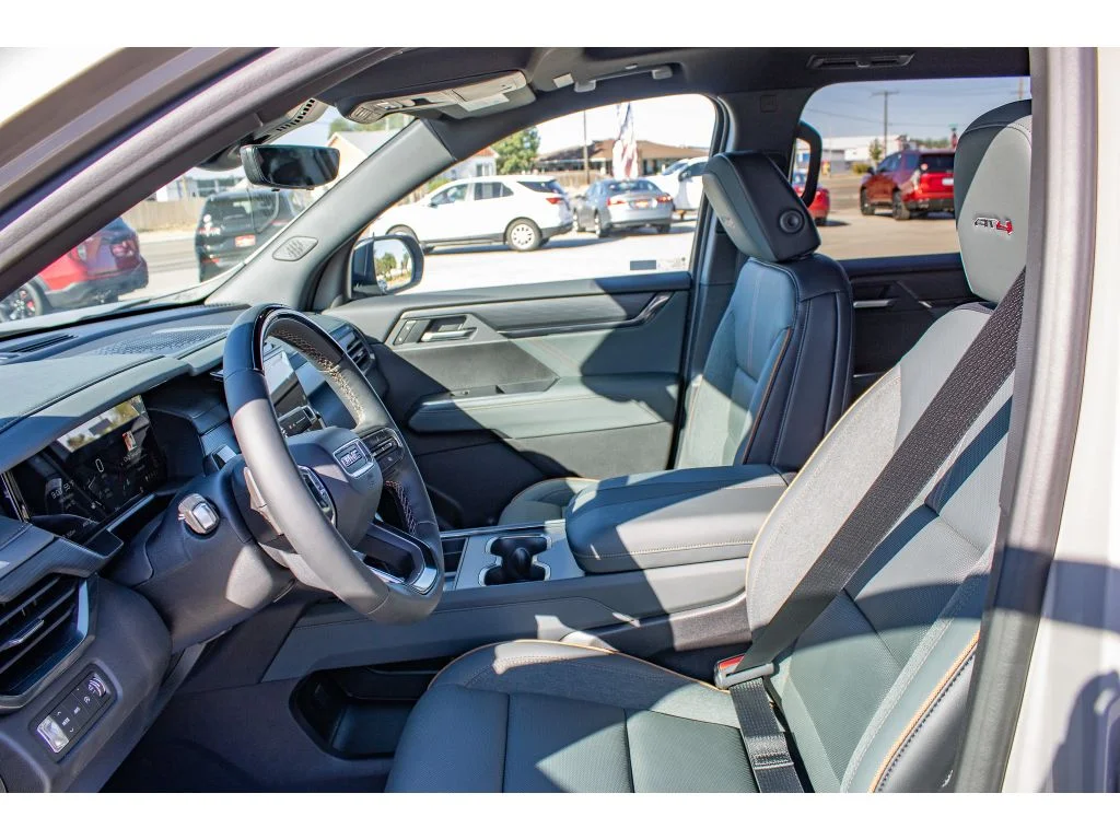 New 2026 RIVERSTONE METALLIC GMC AWD AT4 image 32
