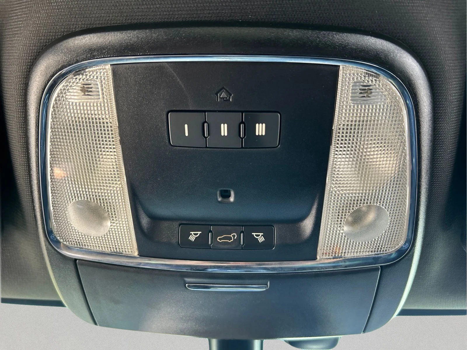 Used 2018 Diamond Black Jeep Altitude image 33