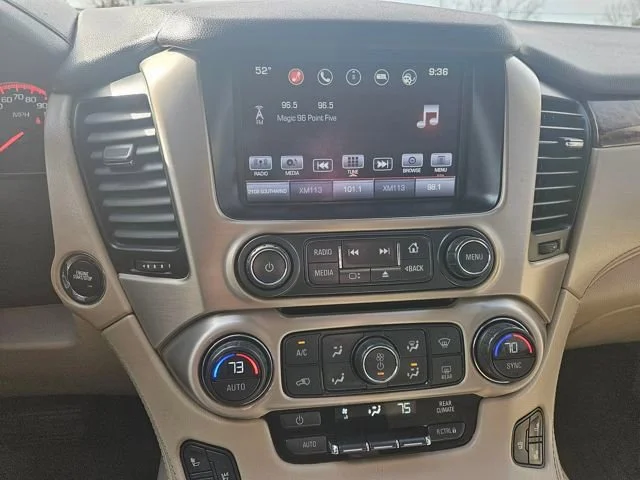 Used 2016 SPARKLING SILVER METALLIC GMC Denali image 18