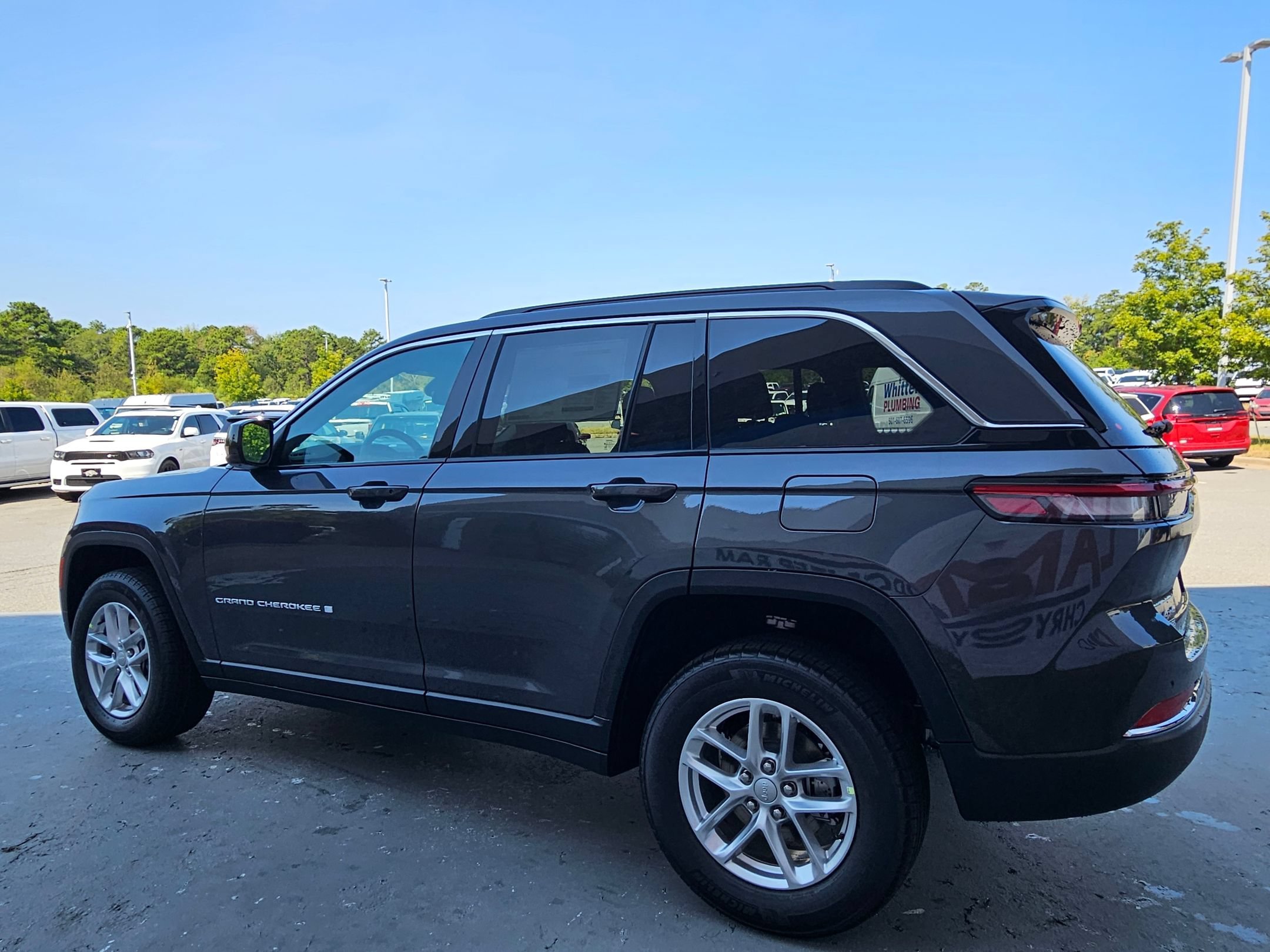 New 2026 Baltic Gray Metallic Clear-Coat Exterior Paint Jeep Laredo X image 5