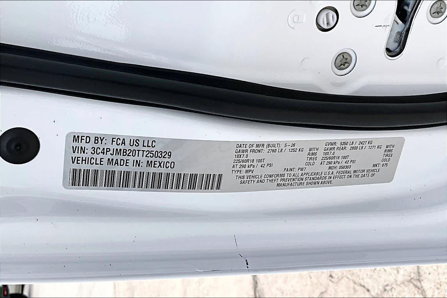 New 2026 Bright White Clear-Coat Exterior Paint Jeep Limited image 21