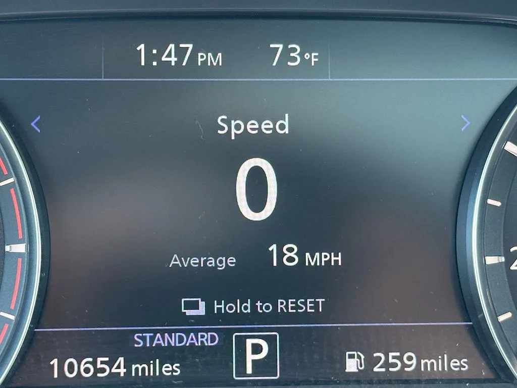 Used 2023 White INFINITI LUXE image 6
