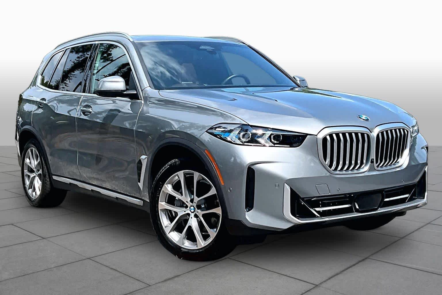Used 2026 Skyscraper Grey Metallic BMW xDrive40i image 3