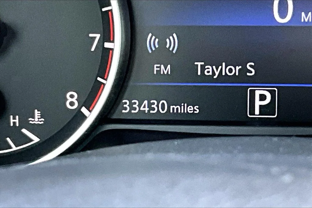 Used 2018 Gray Nissan SL image 19