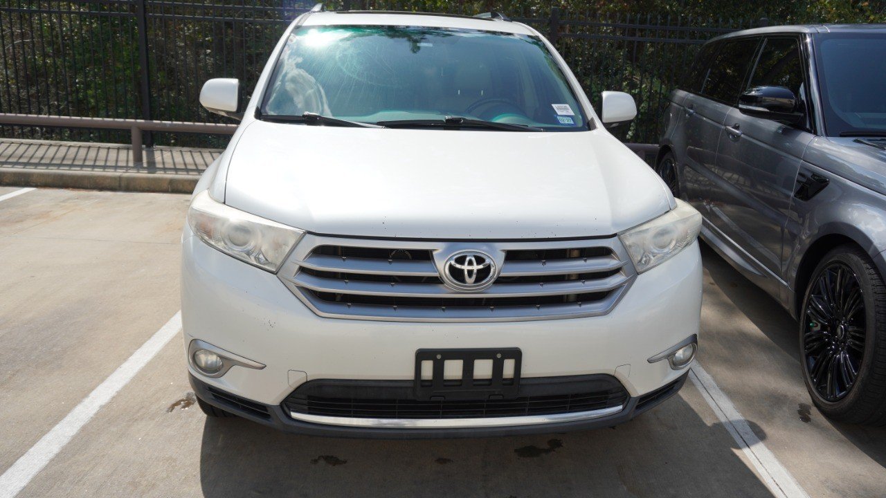 Used 2011 White Toyota Limited image 2