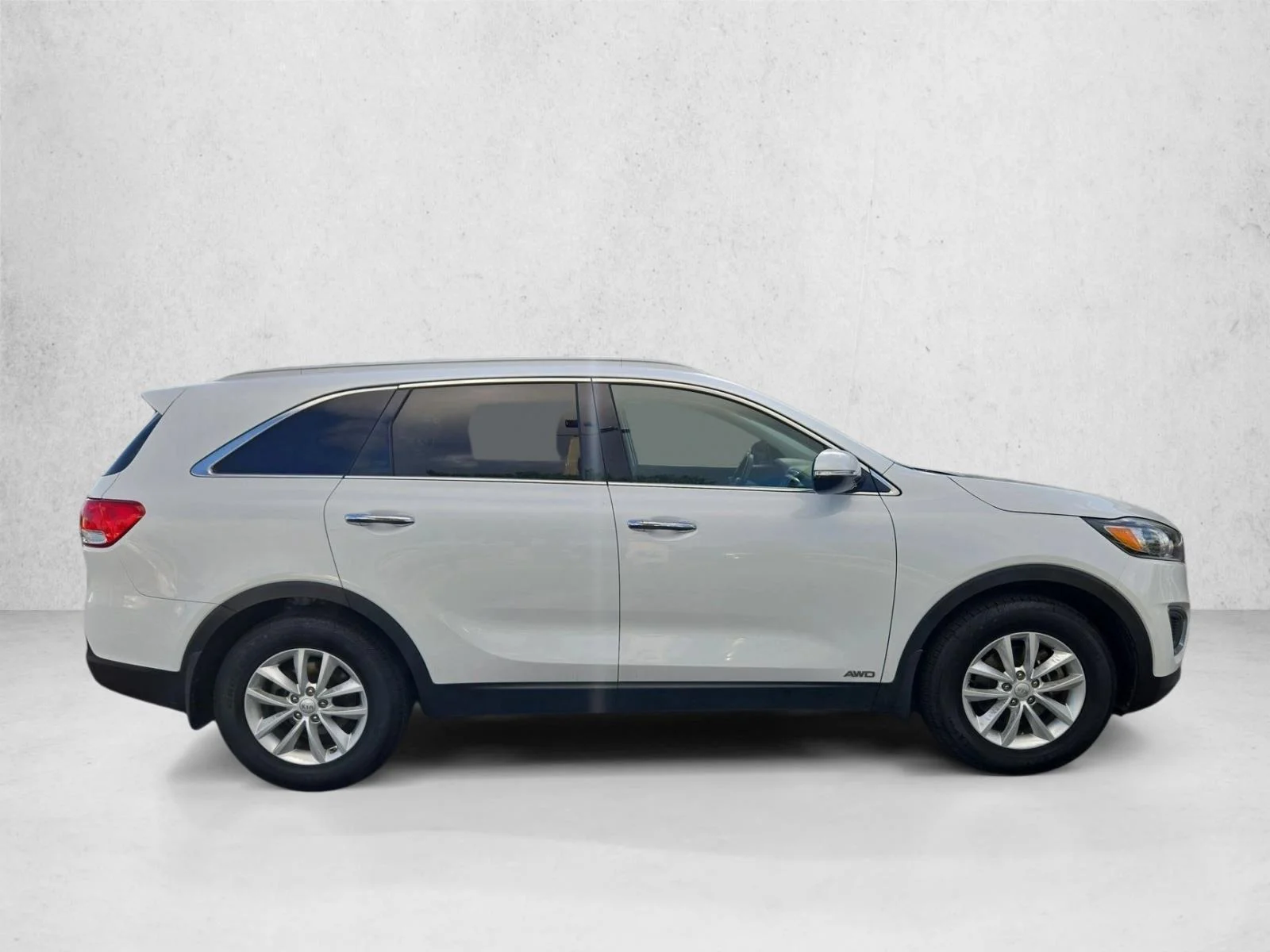 Used 2017 Snow White Pearl Kia LX image 4